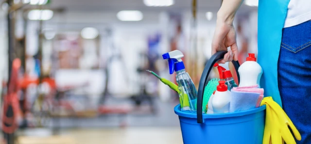 BCleaner reviewing checklist to ensure top service